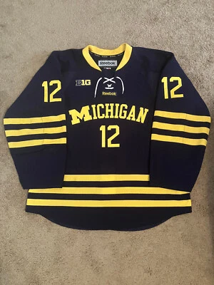 Camiseta deportiva de hockey Reebok Michigan Wolverines auténtica edición del equipo usada usada Foto 1 de 4