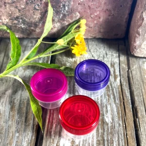 21 frascos perforables 3 tapas de colores nuevo hecho en EE. UU. DecoJars contenedores colibríes - Imagen 1 de 5