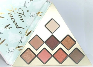 Too Faced Under The Christmas Tree 8 Color Eyeshadow Palette - Bild 1 von 2