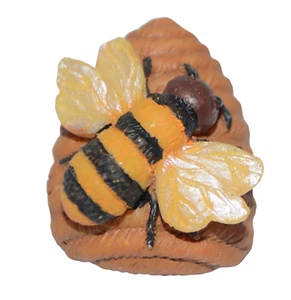 Vintage Bee on Beehive Pin Butterfly Clutch Back Resin - Picture 1 of 3