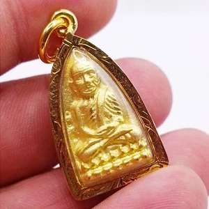 LP Thuad Monjes Altamente Venerados Amuleto Tailandés Colgante Estuche Dorado Micrones - Imagen 1 de 7