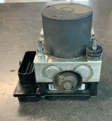 2012-17 Fiat 500 ABS Anti Lock Brake Pump Module 68073251AI - Imagem 1 de 4