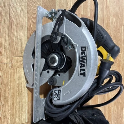 DEWALT DWE575S 7-1/4" Circular Saw Kit - Yellow - Image 1 of 4