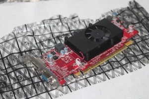 CARTE GRAPHIQUE NVIDIA GT620 1Gb DDR3 VGA / DisplayPort .. Low Profile - Photo 1/4