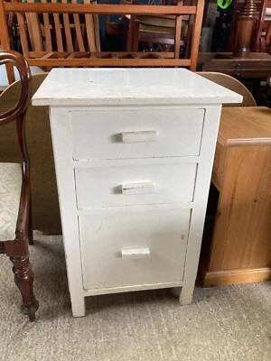 Vintage White Painted Wooden Bedside Cabinet Table Chest of 3 Drawers - Image 1 of 4