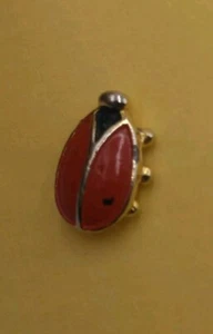 Süßer Vintage Marienkäfer rot goldfarben Emaille kleines Revers Hut Rucksack Pin klein - Bild 1 von 8