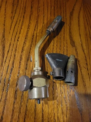 Antorcha de soldadura Bernzomatic vintage de latón con accesorios Foto 1 de 4