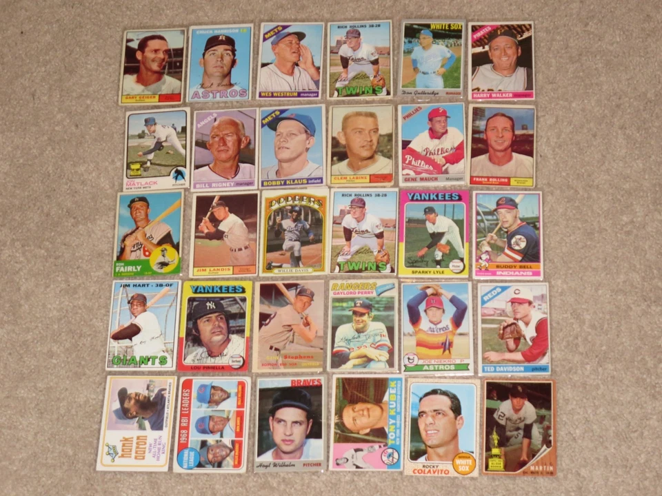 30 Cards Topps Vintage Baseball Hank Aaron Willie McCovey 1960s 1970s Card LOT - Image 1 of 2