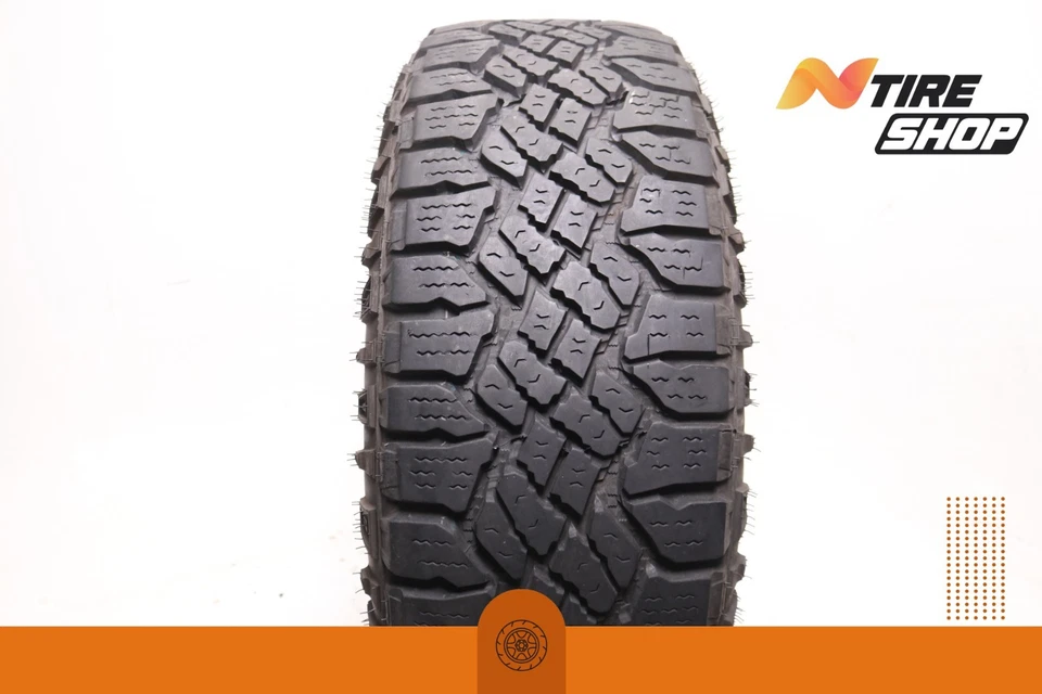 Juego de 2 Goodyear Wrangler Duratrac usados 265/65R17 - 112S - 11,5-12,5/32 Foto 1 de 4
