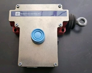 》 Schneider Electric Telemecanique - Seilzugnotschalter XY2CE1A290 -F.  70m Seil - Bild 1 von 4