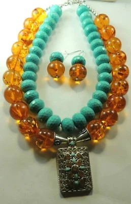 Conjunto de pendientes collar de howlita y ámbar reconstituido de 2 hilos de ley Foto 1 de 3