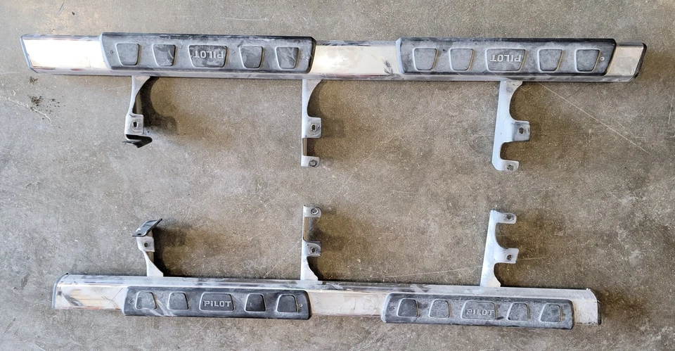 2009 Honda Pilot Driver LH & Passenger RH Side Running Boards OEM - Image 1 of 4