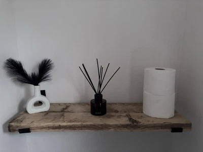 Estantes rústicos de madera maciza hechos a mano con soportes Foto 1 de 4