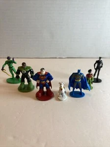 DC Comics Figure Lot Of 7 Mini 2” Action Figure Cake Topper. - Picture 1 of 19