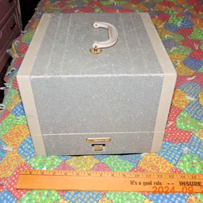 VINTAGE TDC HEADLINER SLIDE PROJECTOR MODEL 303 WITH SLIDES! - Image 1 of 2