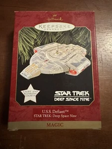 Hallmark Keepsake Star Trek Deep Space Nine USS DEFIANT Ornament MagicLight Used - Picture 1 of 4