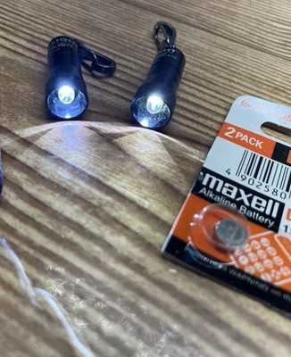 2) Used Streamlight Nano light Flashlights With Extra Batteries - Image 1 of 3