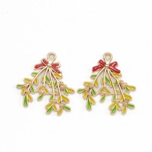 5 Beautiful Christmas Bunch of Mistletoe Shaped Gold Tone Charm Pendant - Picture 1 of 3