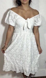 Abito donna Dee Elly taglia L bianco con applicazioni floreali ricamato spalle scoperte - Foto 1 di 10