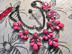 NWT BETSEY JOHNSON Hot Pink Faceted Stones w/Clear Rhinestone Accent Necklace - Picture 1 of 11
