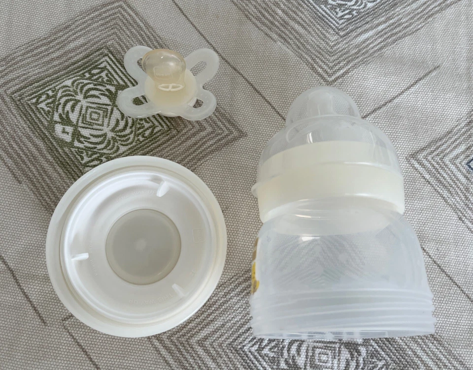 MAM Easy Start Anti-Colic 4.5 oz Bottles Yellow Teddy Bears with pacifier - Image 1 of 3