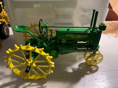 1990 ERTL Precision Classics The Model A Tractor No. 560, 1/16th Scale BROKEN! - Image 1 of 4