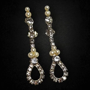 Pendientes colgantes con clip de perlas y diamantes de imitación de colección brillantes largos llamativos  - Imagen 1 de 6