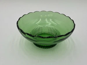 Vintage EO Brody Co grün Glas gerippt Sockel Schüssel Jakobsmuschel Rand M2000 - Bild 1 von 8