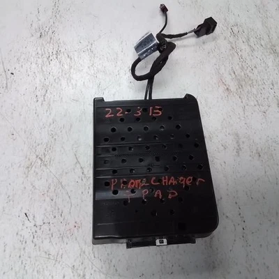 AUDI Q5 2019 consola frontal negro cargador de teléfono y almohadilla OEM Foto 1 de 4