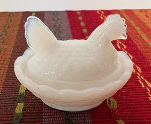 Plato de baratija vintage Westmoreland opalescente de vidrio con leche gallina en nido 2,5 pulgadas - Imagen 1 de 6