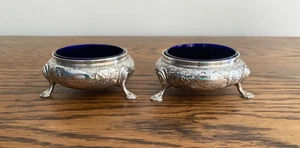 A MATCHING PAIR OF EARLY ANTIQUE SILVER PLATE HERALDIC CRESTED TABLE SALTS CRUET - Picture 1 of 9