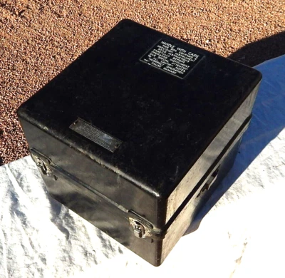 WW2 Army Air Force Navigator's Sextant Bubble Type AN 5851-1 Storage Container - Image 1 of 4