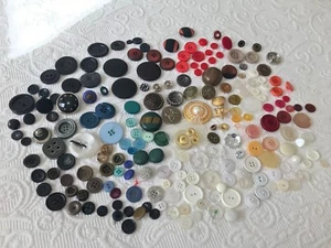Vintage retro Lot mixed multicolour shape size buttons craft project sewing - Picture 1 of 7