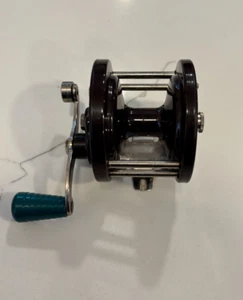 PENN SEA SCAMP MODEL 78 SALTWATER REEL WITH CATALOG & WRENCH/ WONDERFUL COLORS - Picture 1 of 8