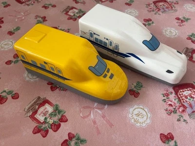 Juego de 2 cajas de almacenamiento Shinkansen Design Bento de plástico amarillo y blanco Foto 1 de 2