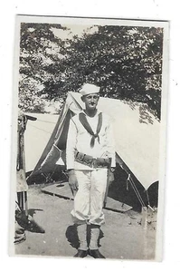 Vintage Vernacular Snapshot U.S. Navy Sailor in Uniform WWII Era Military Camp - Bild 1 von 1