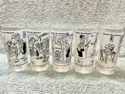 Juego vintage de gafas coleccionables Dennis the Menace. 5,75" Foto 1 de 4