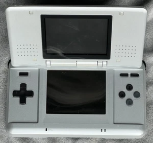 Nintendo DS silber gut erhalten voll funktionsfähig und mit neuer Batt. - Bild 1 von 10