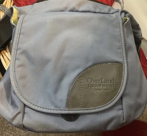 Borsa a tracolla Overland Equipment Blue Bayliss 10” X 12”.  Ottime condizioni!  Ex. Da viaggio! - Foto 1 di 13