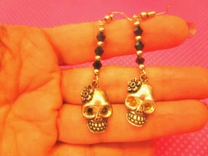 Totenkopf Rose Perlen Ohrringe - Bild 1 von 2