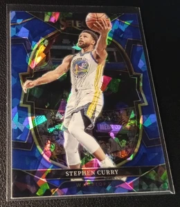 2022-23 Panini Select #27 Blue Cracked Ice Prizm Concourse Stephen Curry - Bild 1 von 2
