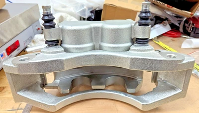 Rear LH / RH Brake Caliper w/ Bracket for Chevrolet C5500 Kodiak 2003-2009 GMC - Image 1 of 4