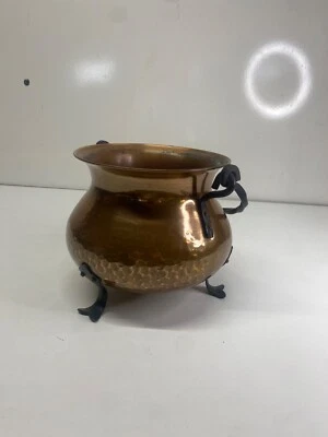 Chaudron en cuivre martèler fait main cache pot en bonne état à nettoyer - Photo 1/4