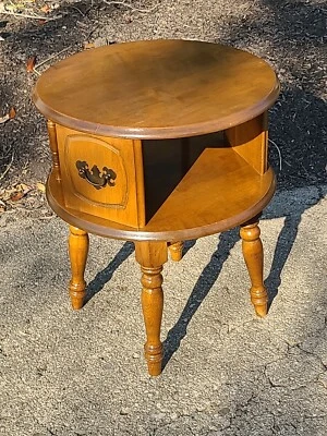 GEORGE B BENT Solid Wood MCM Early American 2 Tier Accent Round End Table - Image 1 of 4