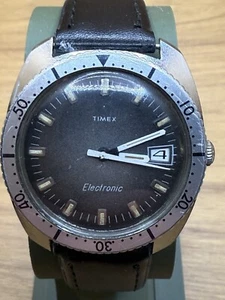 VINTAGE TIMEX ELECTRIC DATE DIVER TYPE BLACK DIAL MEN'S WATCH, NEW BATTERY, RUNS - Picture 1 of 16