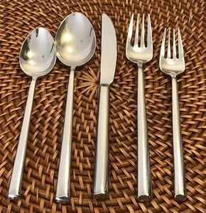 CRATE & BARREL / CAMBRIDGE - OONA - Stainless Flatware* CHOOSE YOUR PIECES * - Picture 1 of 9
