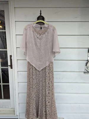 formal evening gowns - Image 1 of 4