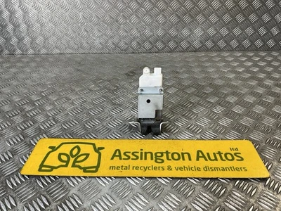 Mecanismo de actuador de bloqueo de puerta trasera de arranque Mitsubishi Grandis MK1 2005-11 Foto 1 de 4