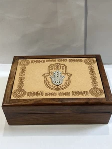 SCATOLA PORTAGIOIE VINTAGE IN LEGNO PORTAGIOIE LEGNO HAMSAH DESIGN A MANO 7” x 5” - Foto 1 di 11