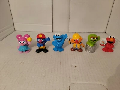 Lote de 6 figuras Hasbro Playskool Plaza Sésamo Elmo Oscar, Abby Cadabby, Ernie  Foto 1 de 4